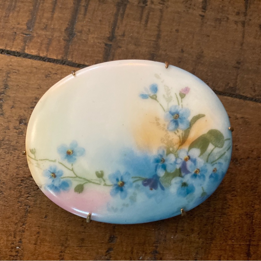 Antique Brooch Victorian Oval Porcelain Forget-me-Nots Floral Pin Brooch (EXC)